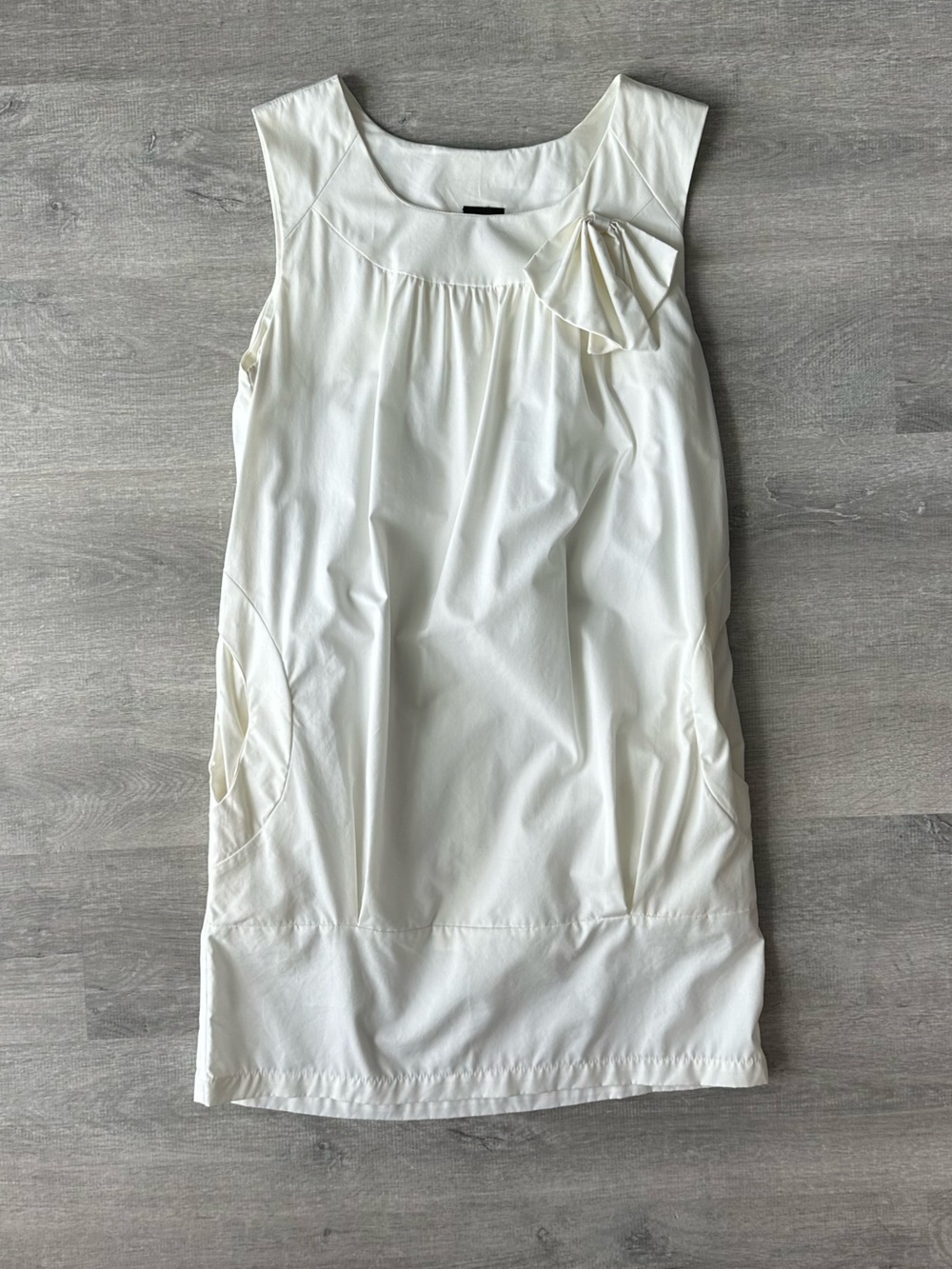 Eibesta Sleeveless White Tube Dress with Pocket